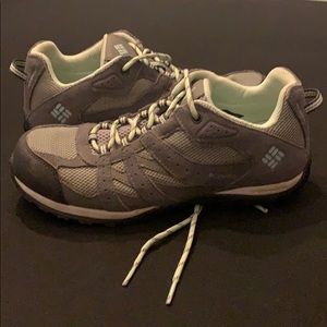 Columbia NWOT Hiking shoes